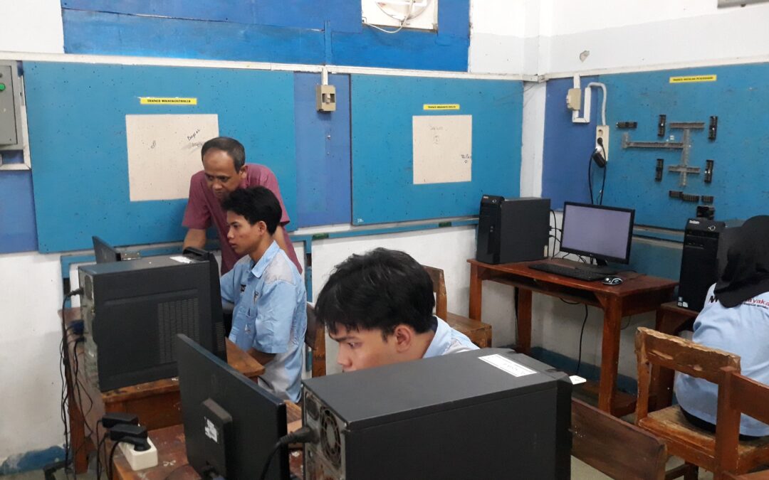 Teknik Elektronika Industri SMK BKM 2 Bekasi: Pilihan Cerdas di Era Industri Modern